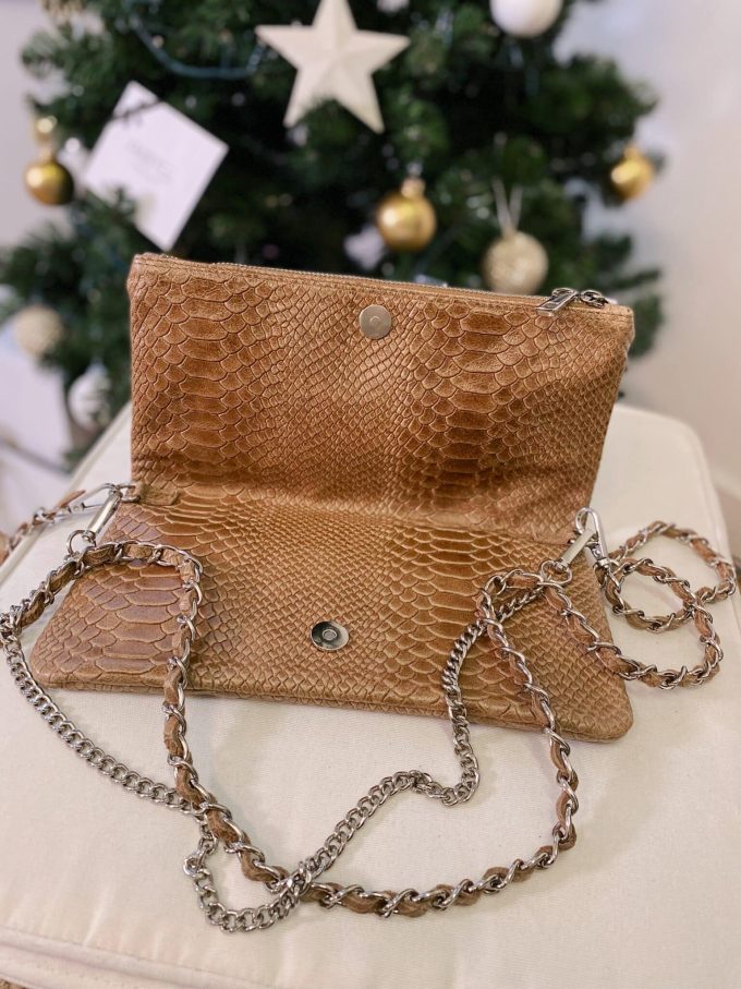 Pochette Crocky taupe clair détails argentés ouverte