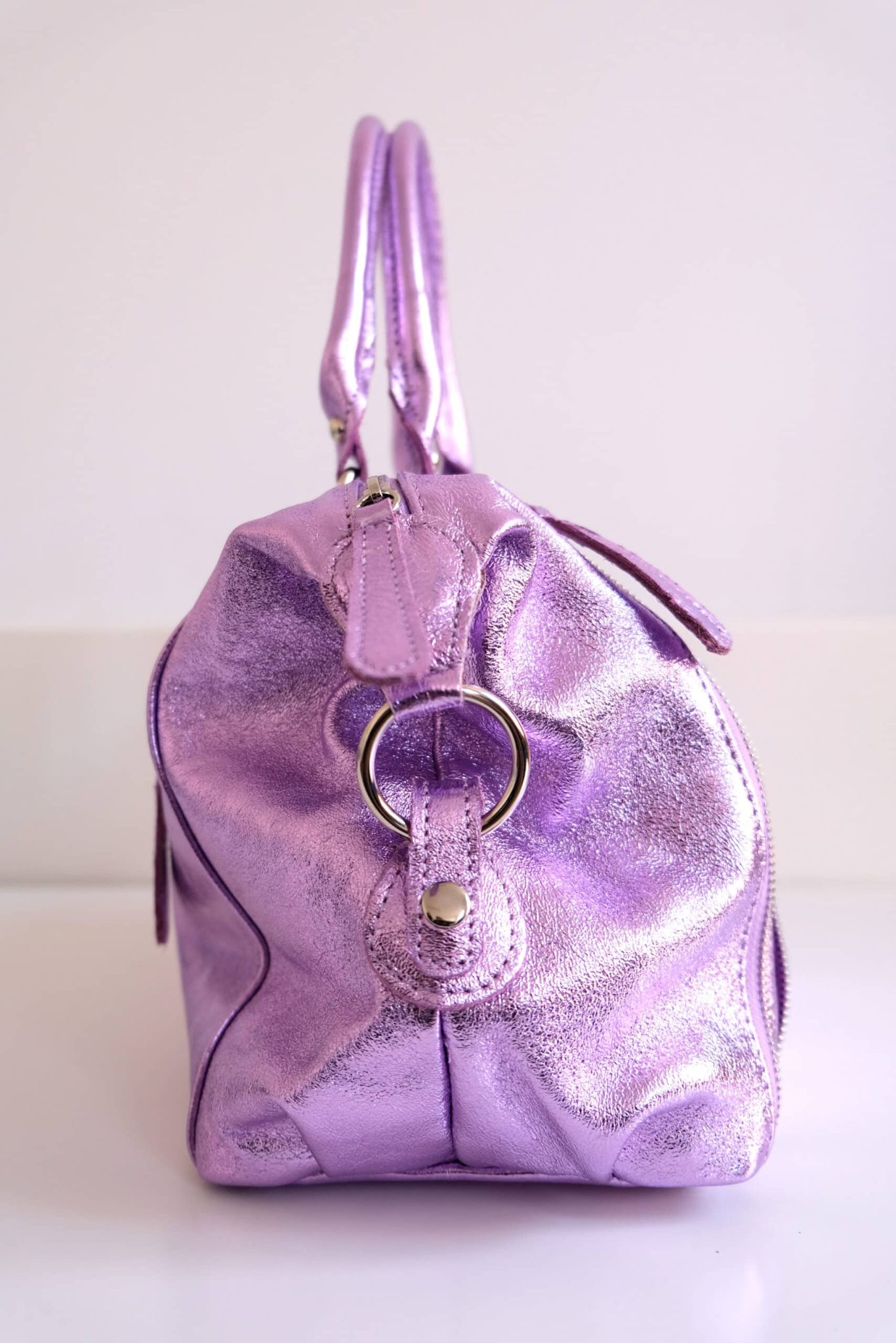 Sac Flash en cuir métallisé lila – Image 3